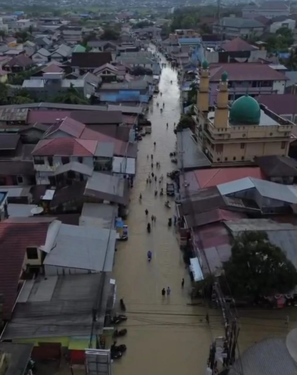 Hujan Deras Sebabkan 27 Titik di Samarinda Terendam Banjir, Warga Dievakuasi ke Tempat Aman